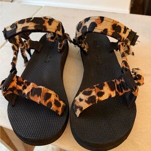 Arizona Love Trekky Leopard Sandals